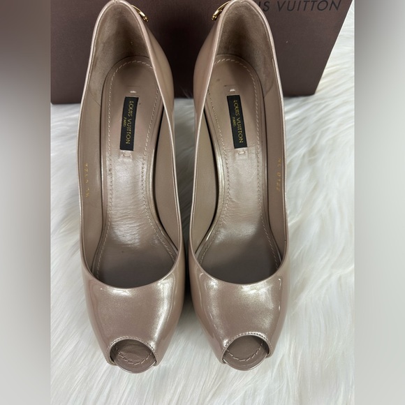 Louis Vuitton Oh Really Nude Patent Open Toe Pump - Picture 2 of 14